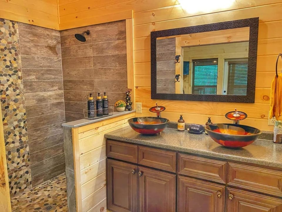 Quiet+Peaceful+fast WIFI+Dollywood+Hottub/FP #8 House in Douglas Lake