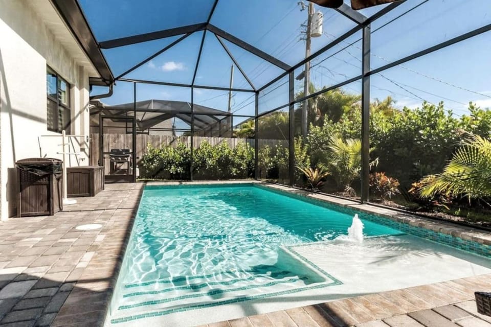 Naples Park Duo Estate 8BR 7.5BA Private Pool Home Sleeps 20 Near Vanderbilt Beach Mercato House in Naples Park