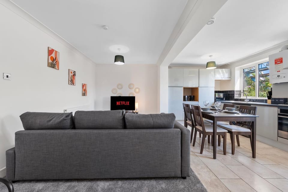 Living room, Seating area, Dining area