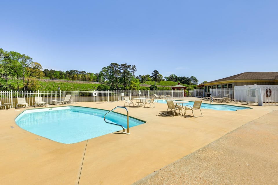 Lake Martin Condo Getaway with Pool! House in Alexander City