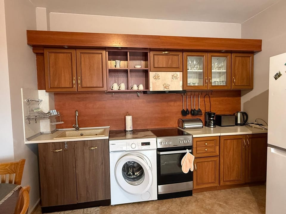 Kitchen or kitchenette, stove, toaster, washing machine