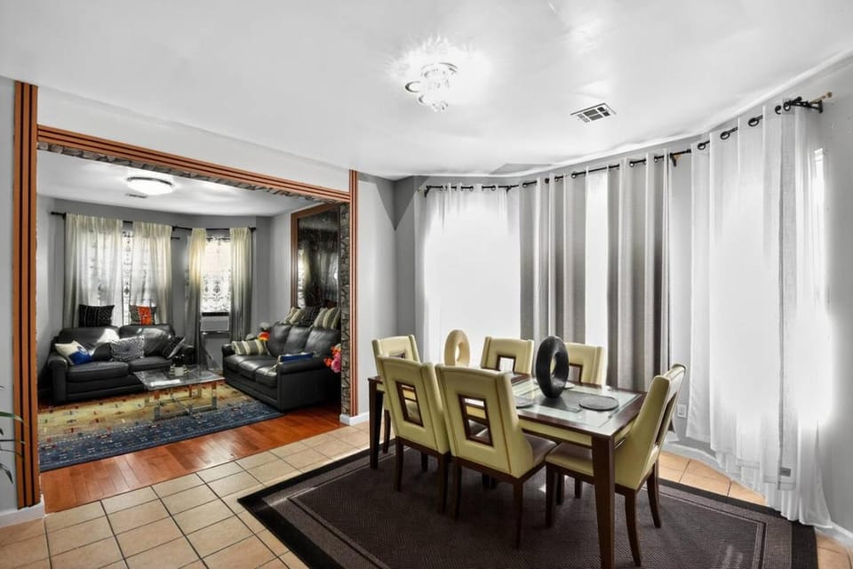 Massive 5 bedroom Close to NYC House in Irvington