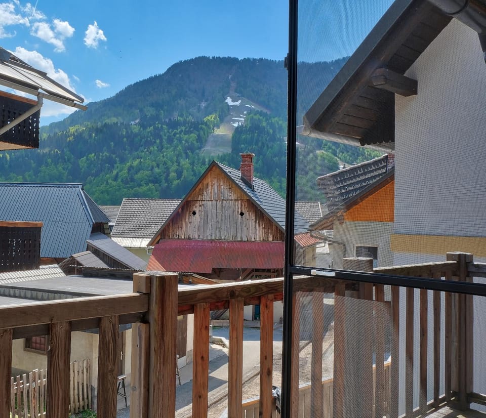 Balcony/Terrace, Mountain view