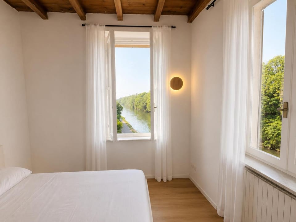 Canal View Apartments - Pietrasanta 44 Apartment in Lombardy