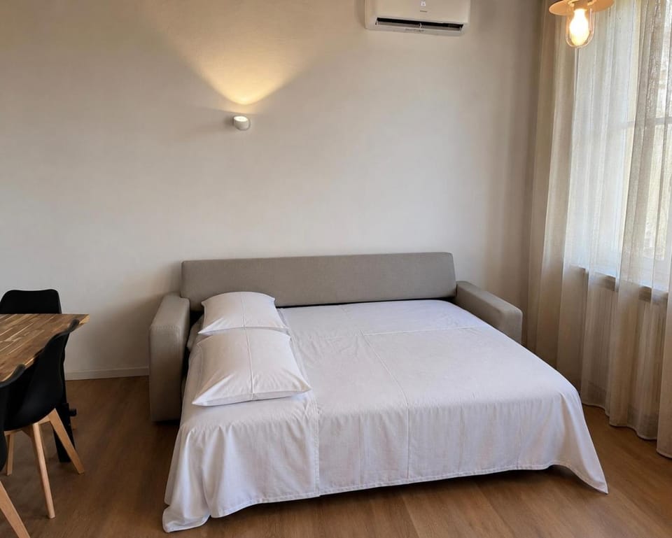 Canal View Apartments - Pietrasanta 44 Apartment in Lombardy