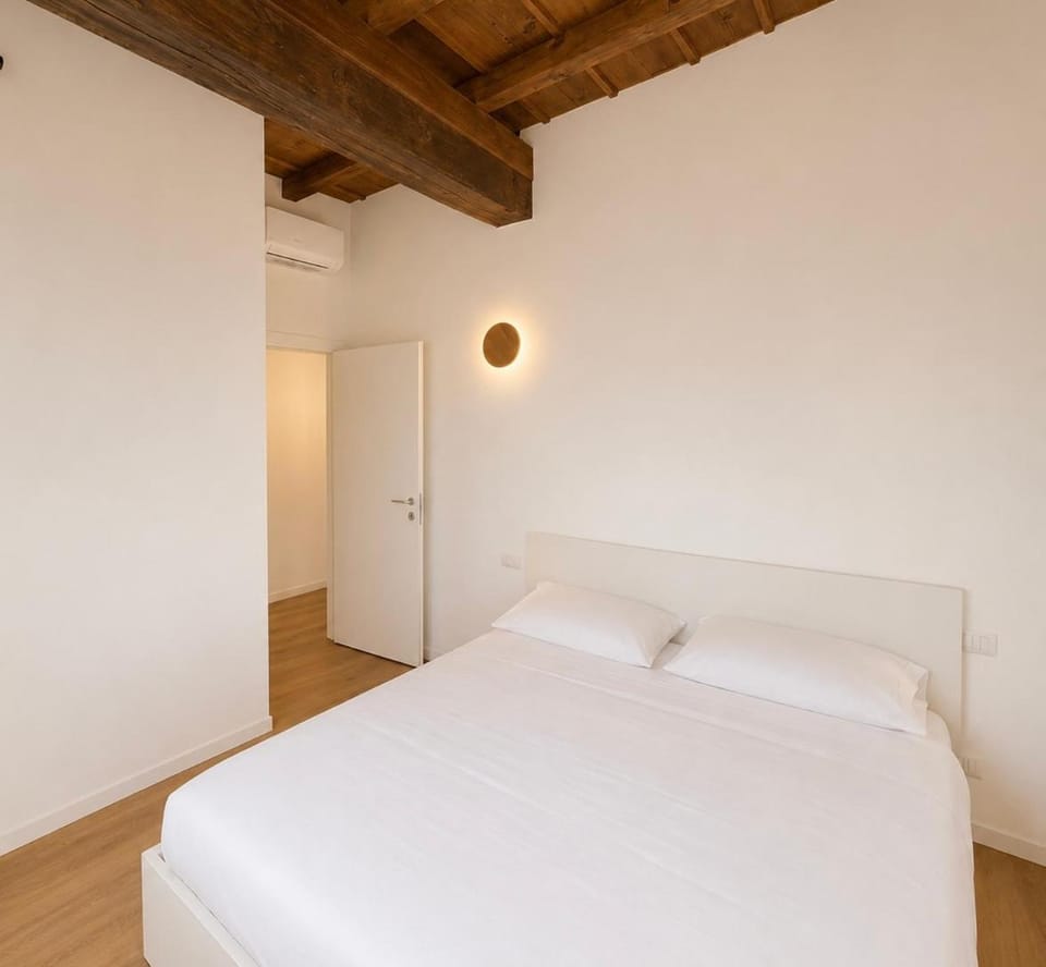 Canal View Apartments - Pietrasanta 44 Apartment in Lombardy