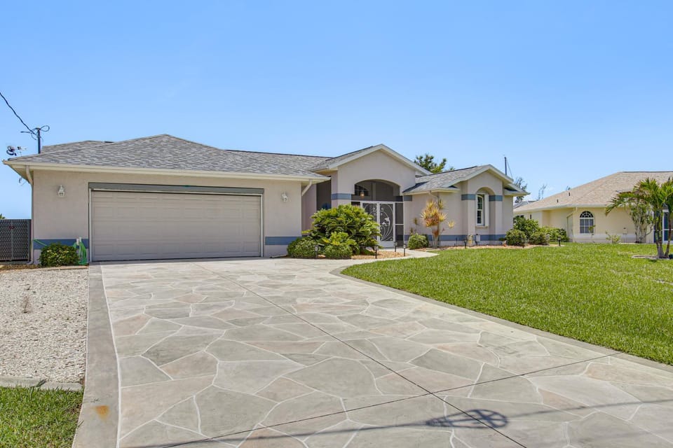 Boat Dock & Outdoor Kitchen! Port Charlotte Escape House in South Gulf Cove
