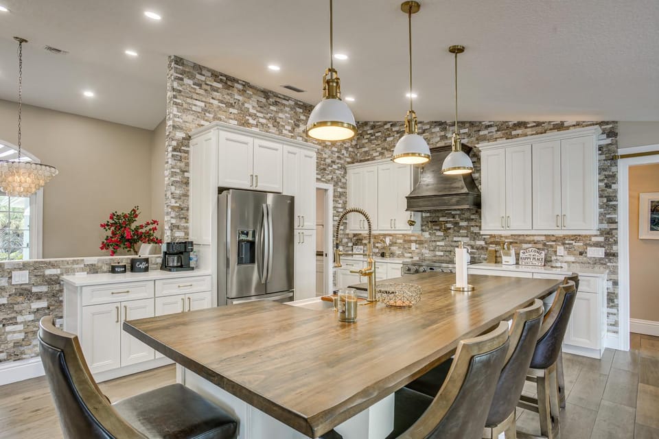 Boat Dock & Outdoor Kitchen! Port Charlotte Escape House in South Gulf Cove