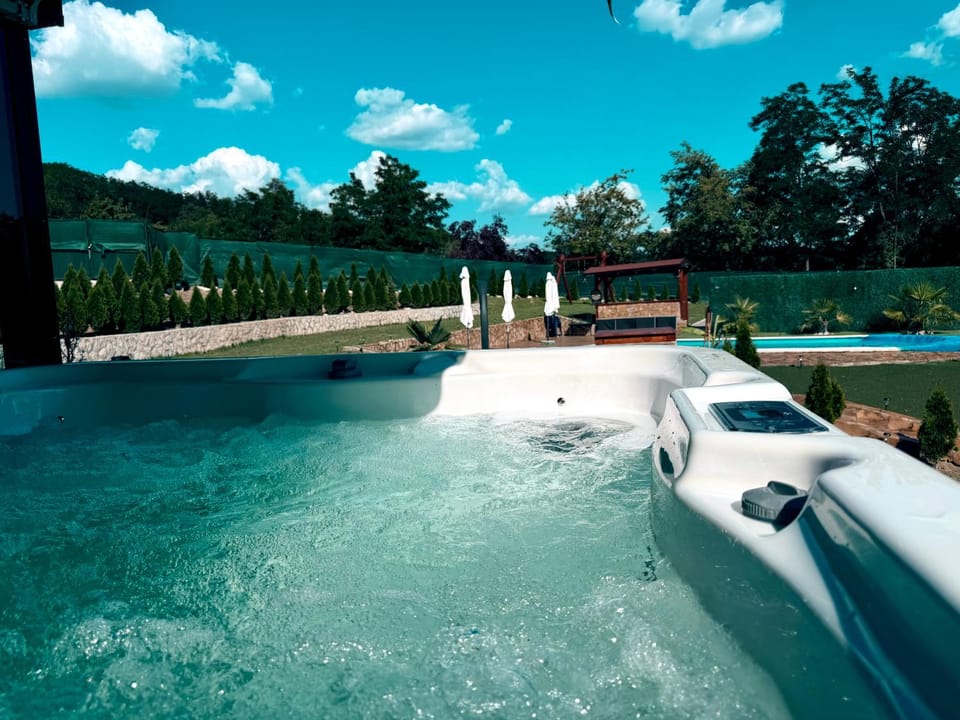 Hot Tub, Spa and wellness centre/facilities