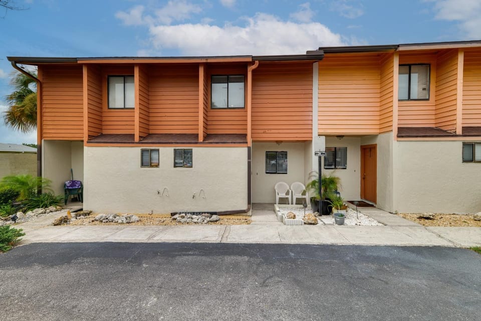 Townhome w/ Private Patio, 2 Mi to Dtwn Lakeland House in Lakeland