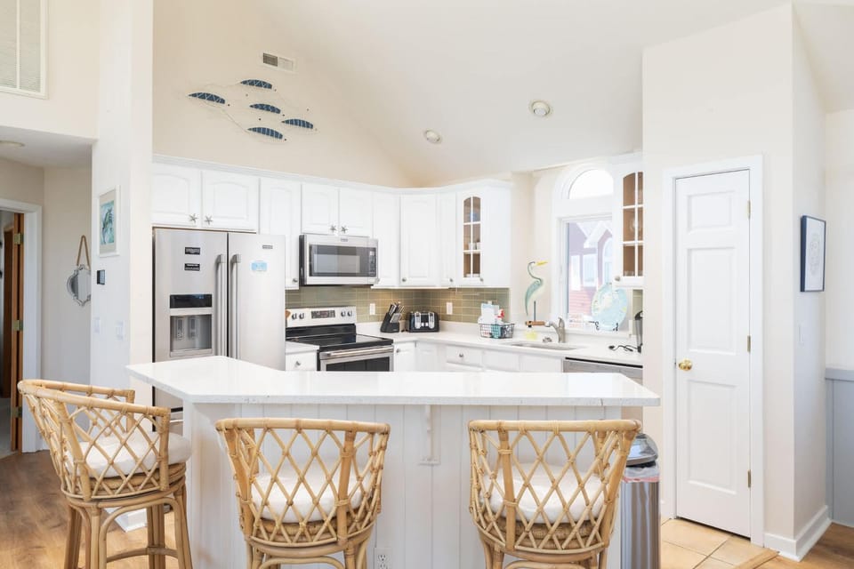 Newly Renovated home with Pool GameRm Community Perks House in Corolla