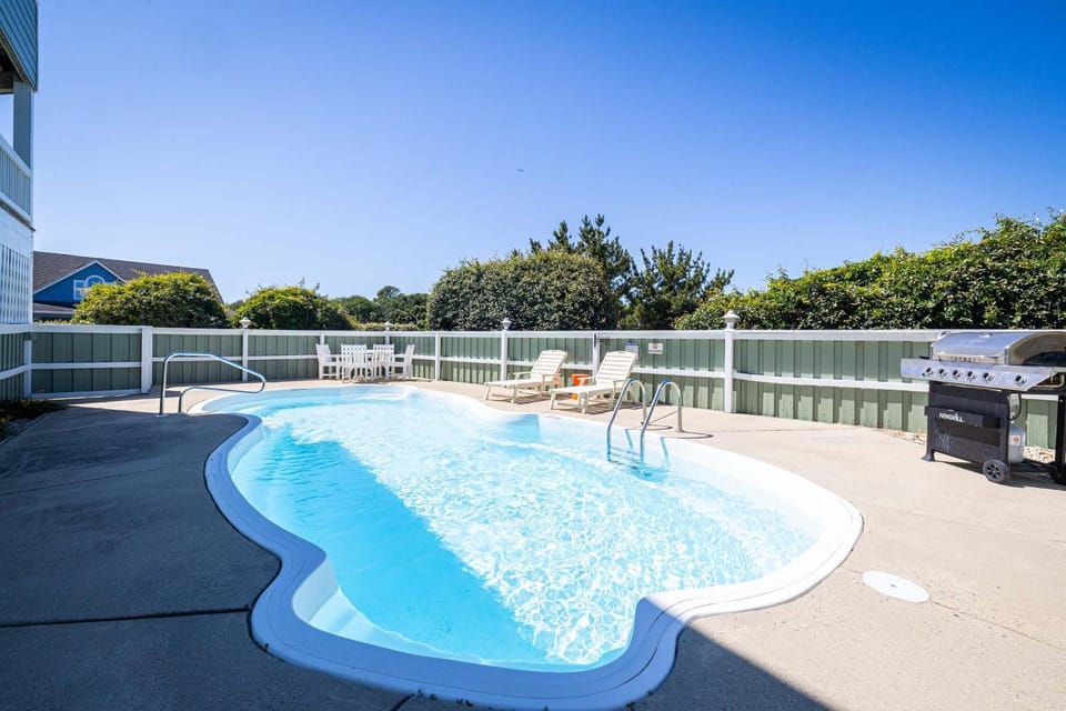 Newly Renovated home with Pool GameRm Community Perks House in Corolla