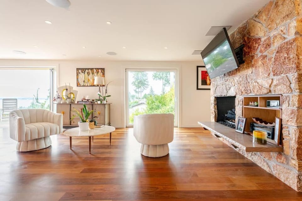 Private Oasis - Heated Indoor Pool - Sauna House in Edmonds