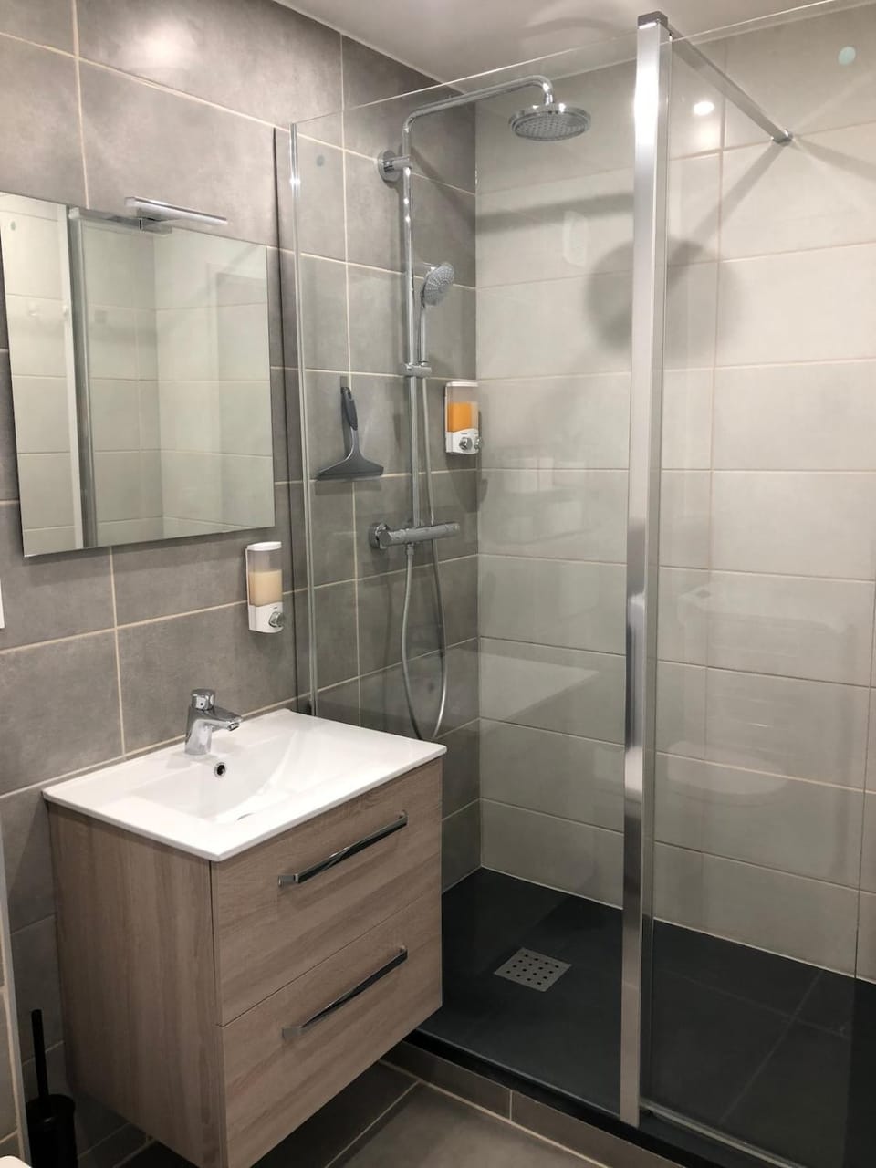 Quiet & Cozy, 15 Min to Basel by Bus, Parking Apartment in Weil am Rhein