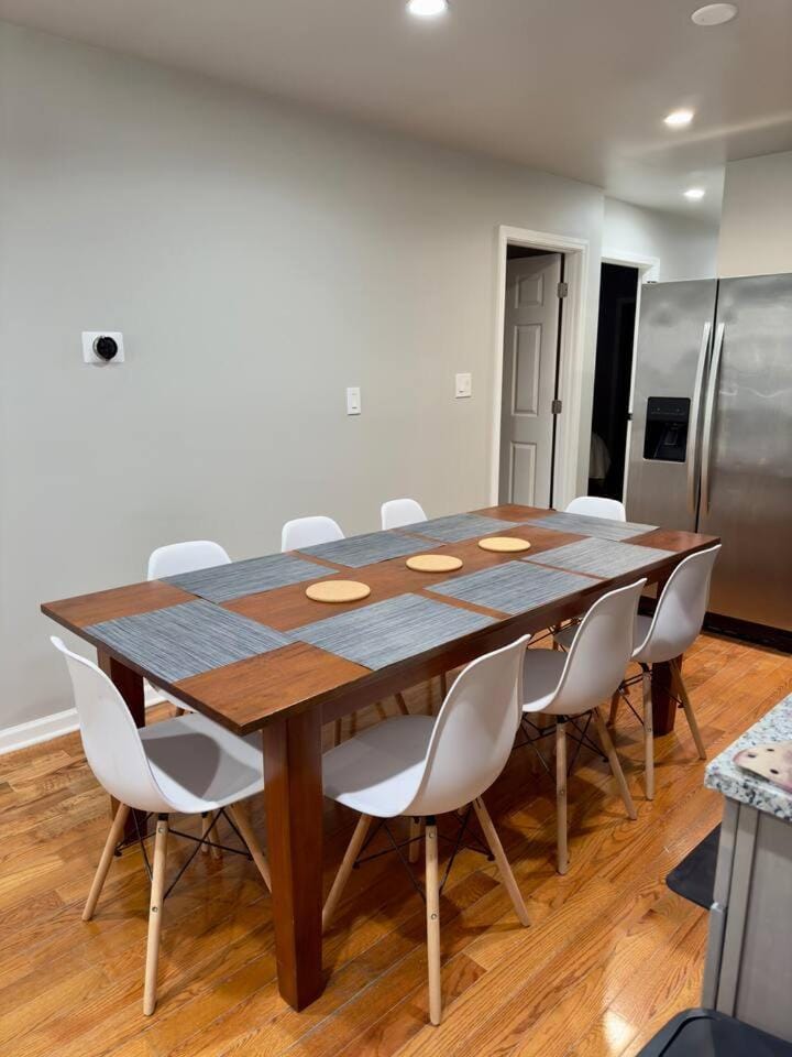 4BR Downtown Retreat Free Street Parking Apartment in Chicago