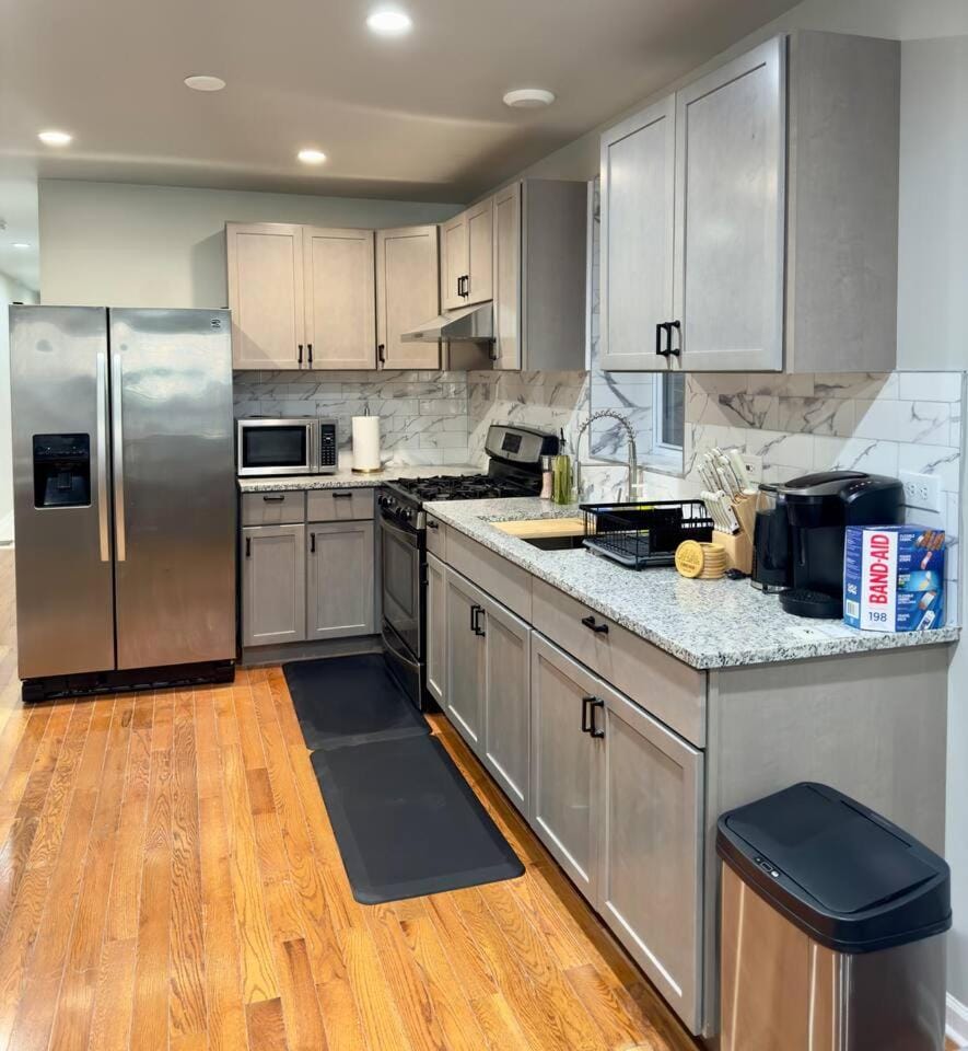 4BR Downtown Retreat Free Street Parking Apartment in Chicago