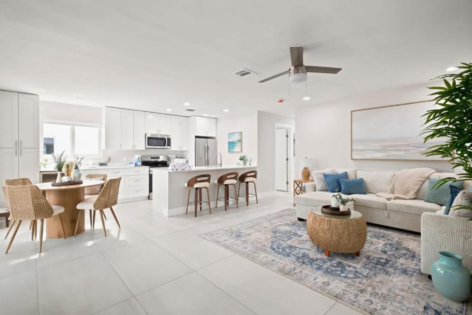 Sanibel Arms C1 - Gulf access and steps to the beach Apartment in Sanibel Island