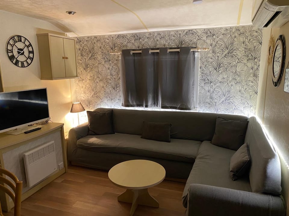 Mobil Home confort Campground/ 
RV Resort in La Londe-les-Maures