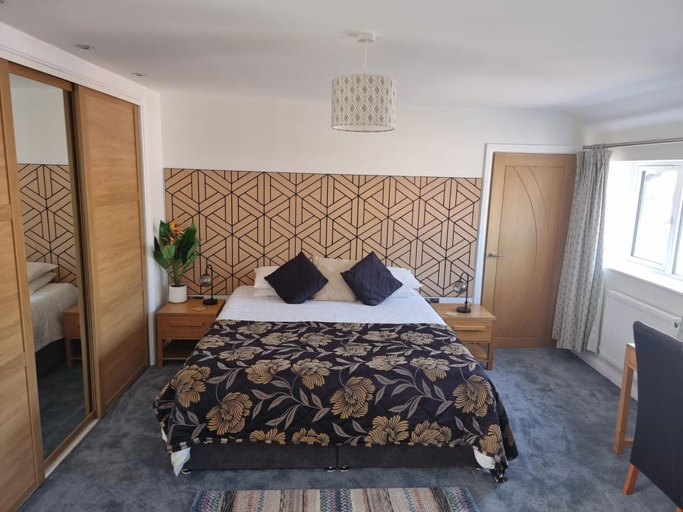 Bedroom, wardrobe