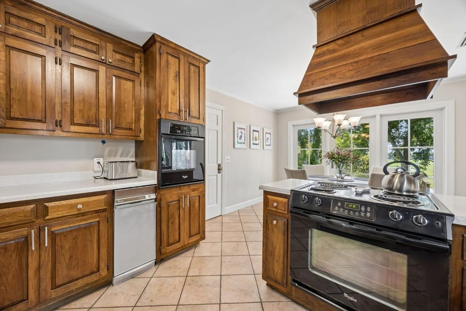 Waterfront Amelia Island home with amazing views, deck, parking House in Fernandina Beach