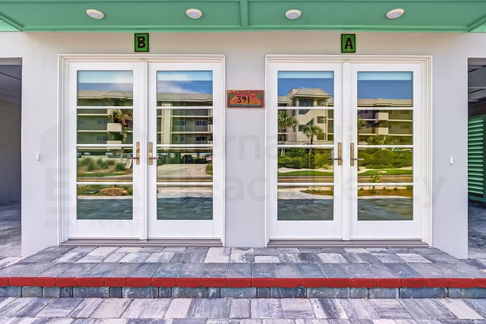 Dog Friendly - Ocean Views - Across the Street from Ocean House in Fernandina Beach