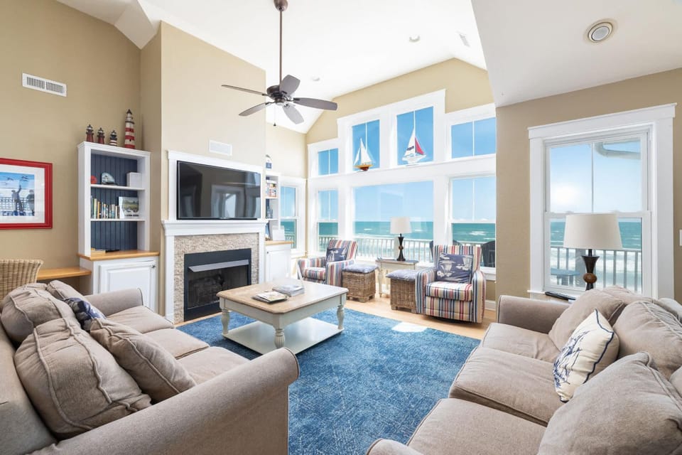 Beachfront Oasis w Dune Walkover Pool n Spa & More House in Corolla