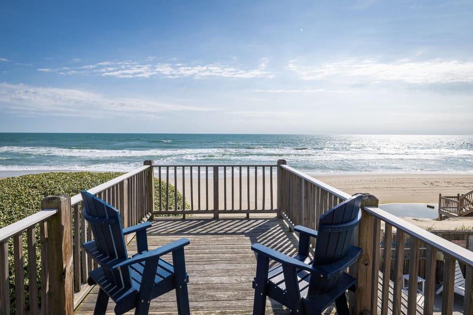 Beachfront Oasis w Dune Walkover Pool n Spa & More House in Corolla