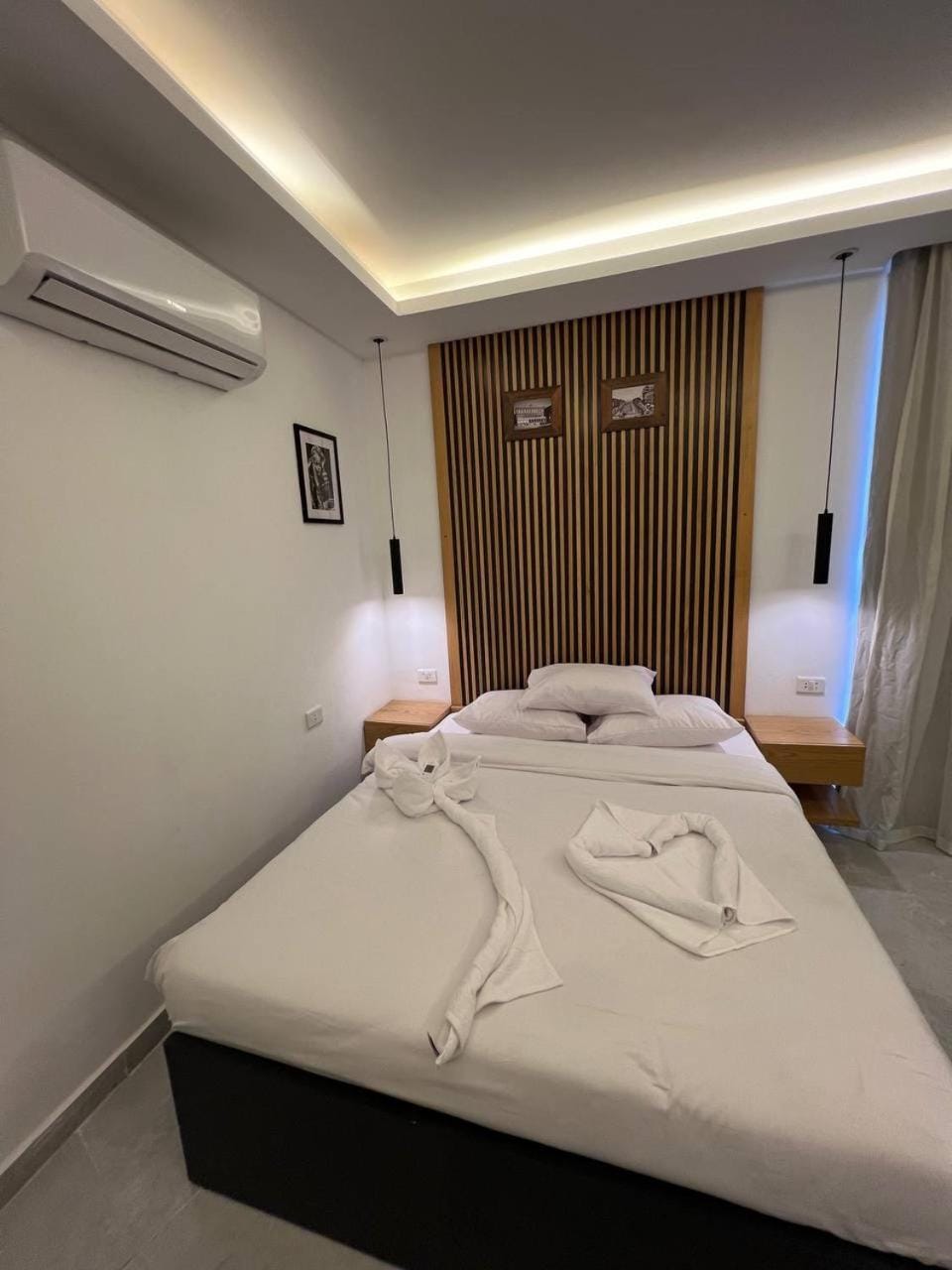 Bed, Bedroom, air conditioner