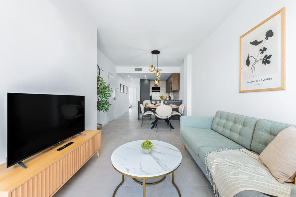TV and multimedia, Living room, Seating area, Dining area