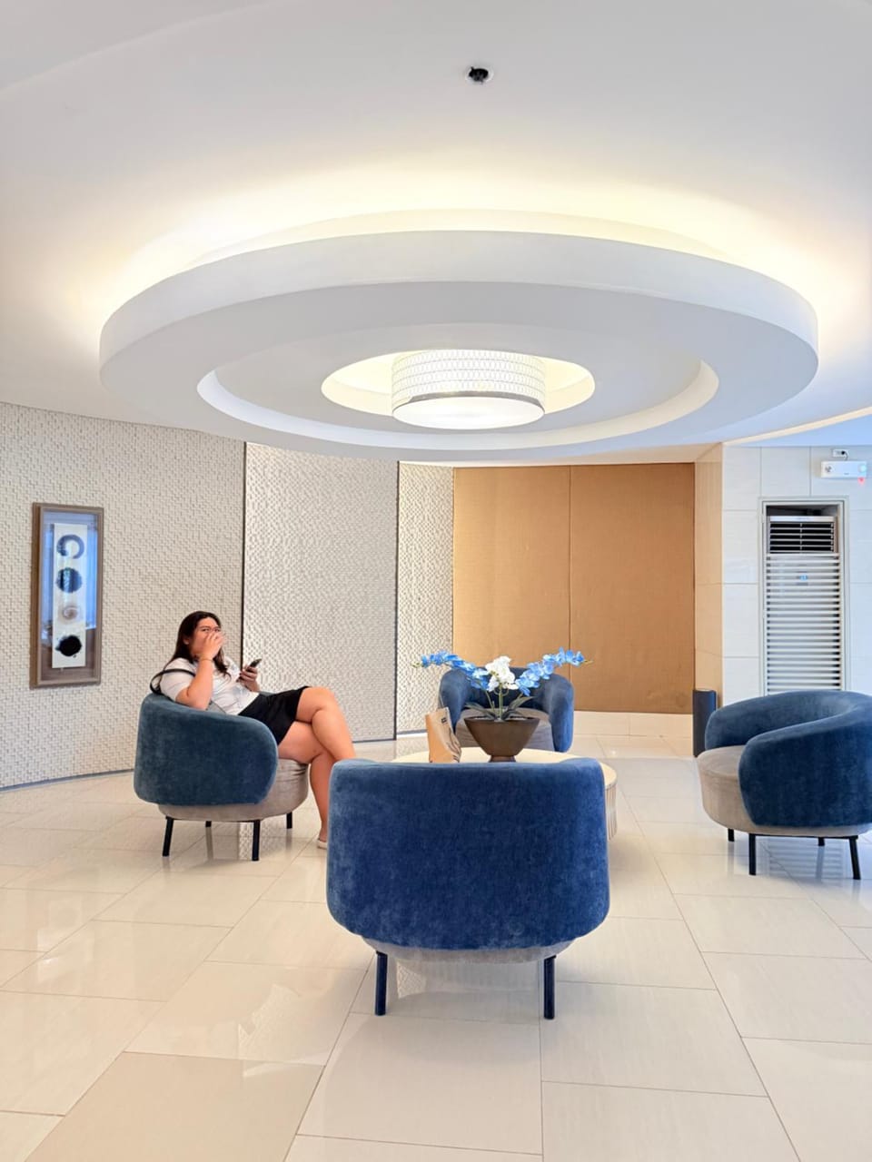 Restaurant/places to eat, People, Massage, Living room, Lobby or reception, Spa and wellness centre/facilities, Seating area, group of guests