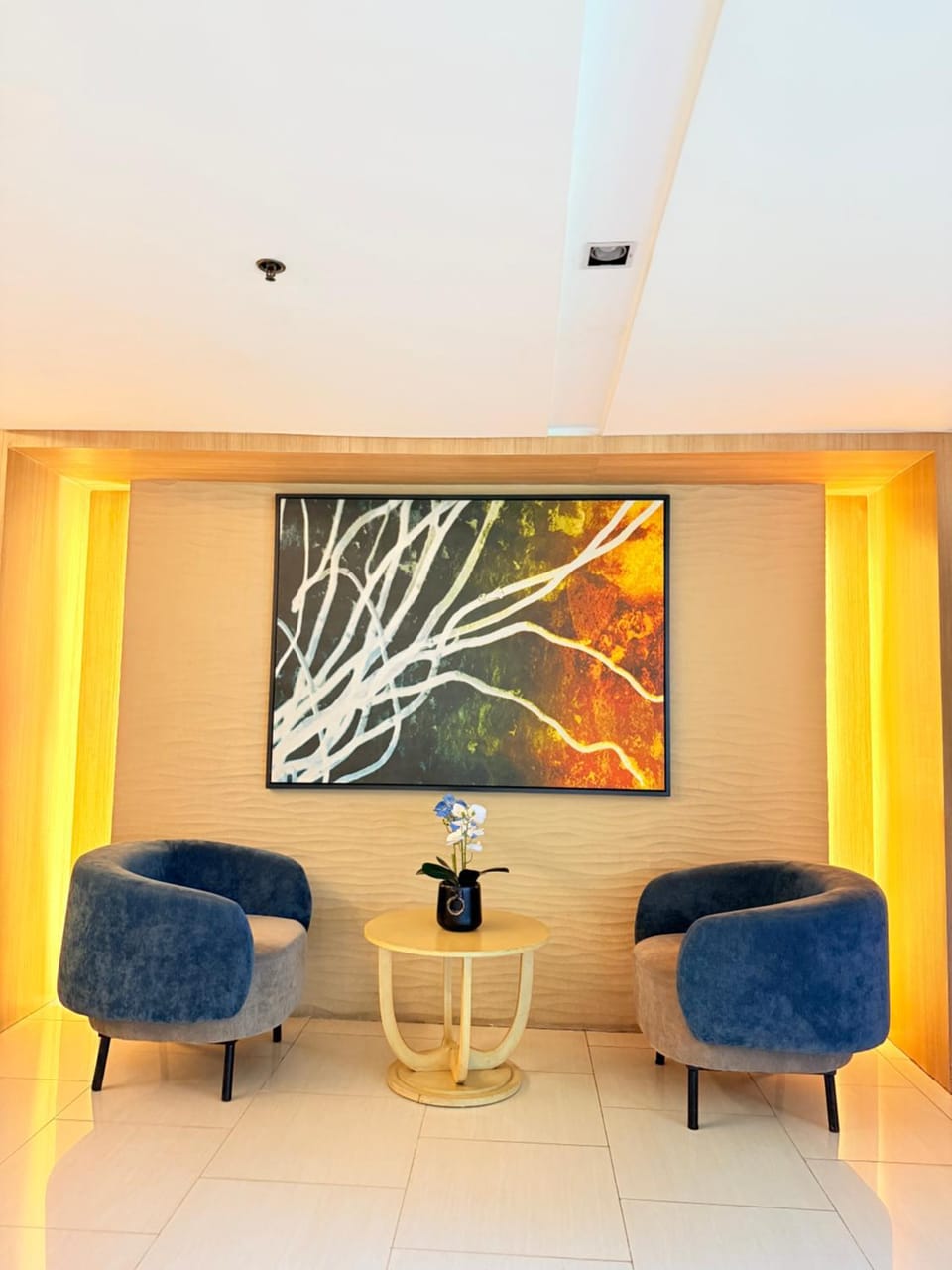 TV and multimedia, Living room, Decorative detail, Seating area