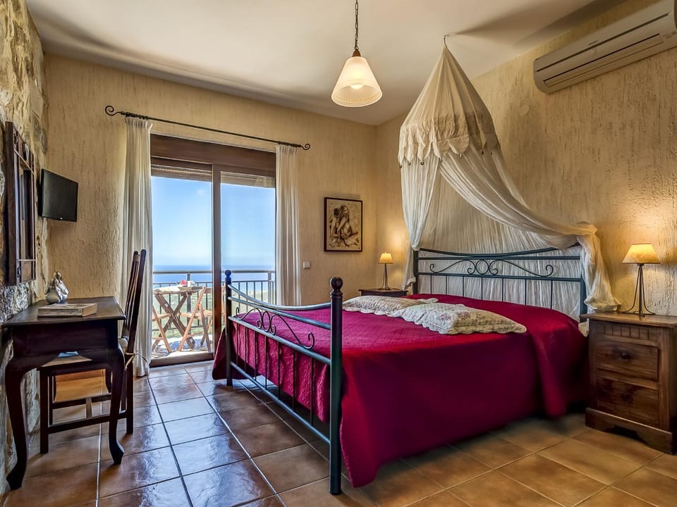 Bedroom, Garden view, Landmark view, Mountain view, Pool view, Sea view