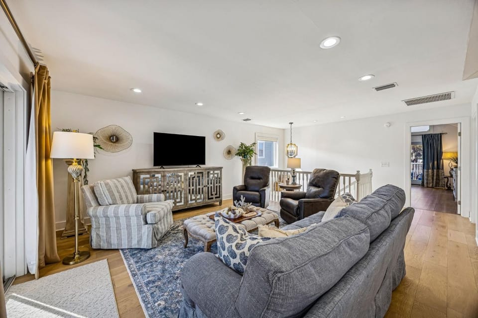 Remodeled & modern coastal escape duplex with pool, close to beach House in Fernandina Beach