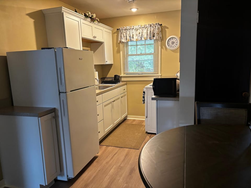 The Inn on Holgate Avenue Suite II Upstairs Apartment in Ohio