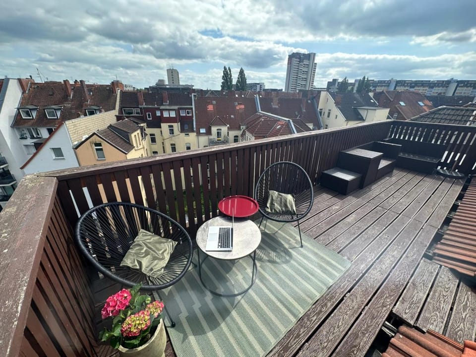 View (from property/room), Balcony/Terrace, Seating area, City view