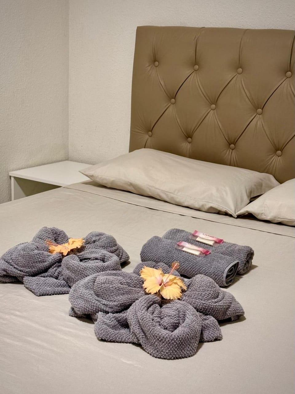 Bed, Photo of the whole room, Bedroom, towels