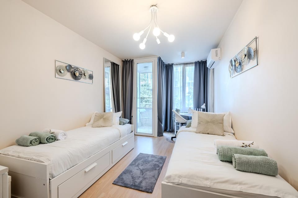 Bed, Seating area, Bedroom, towels