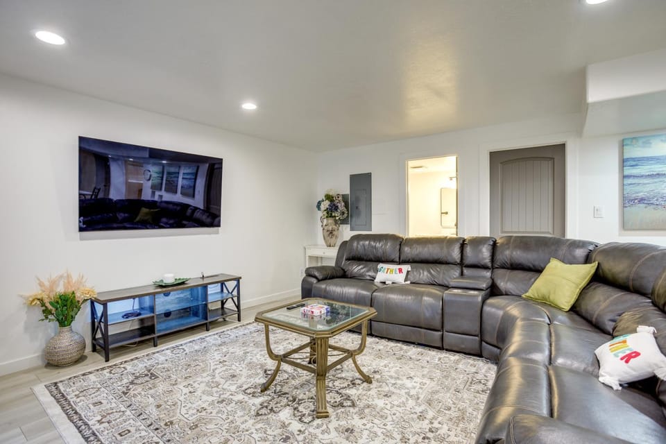 Stay Near Salt Lake, Hill AFB & Snowbasin! House in Layton