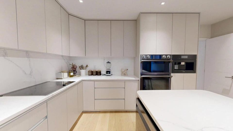 Coffee/tea facilities, Kitchen or kitchenette, oven, stove, toaster
