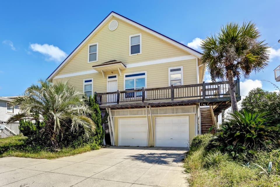 Oceanfront beach house with wrap around deck and fantastic view of ocean, Easy access to the beach House in Fernandina Beach