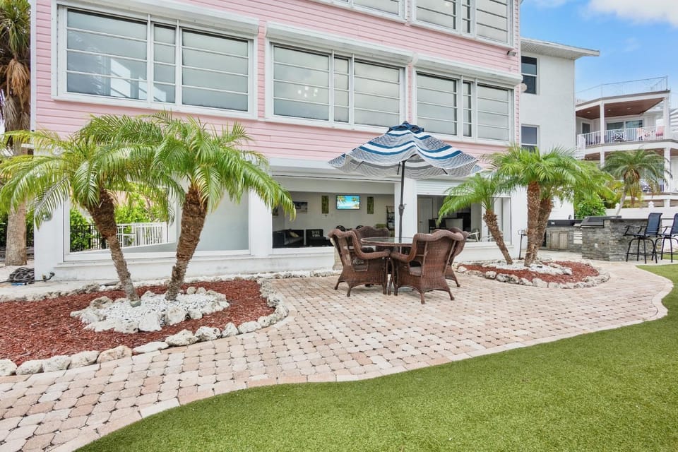 Property building, Patio, Day, Garden, Seating area