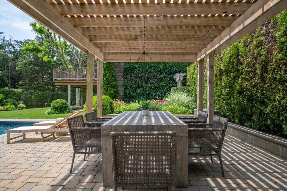 Edge of Woods Escape 4Bd 2Ba Saltwater Pool Close to Beach House in Water Mill