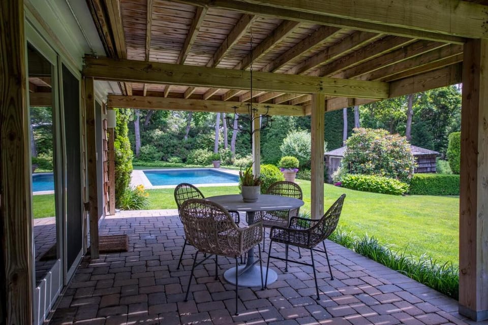 Edge of Woods Escape 4Bd 2Ba Saltwater Pool Close to Beach House in Water Mill