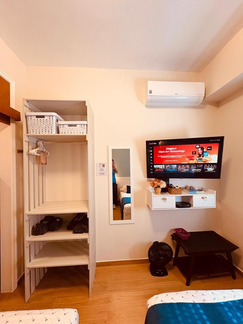 Bed, TV and multimedia, Photo of the whole room, air conditioner
