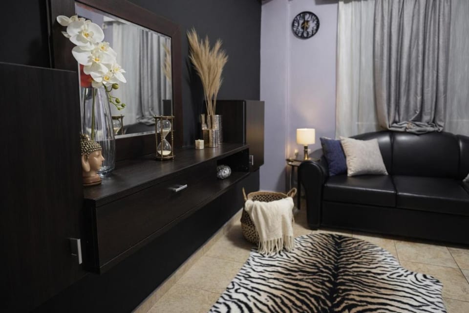 Piraeus Royal Studio No 1 Apartment in Pireas
