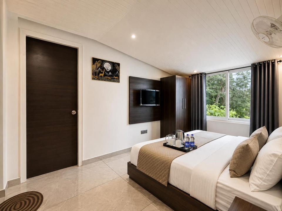 Bed, TV and multimedia, Bedroom, wardrobe