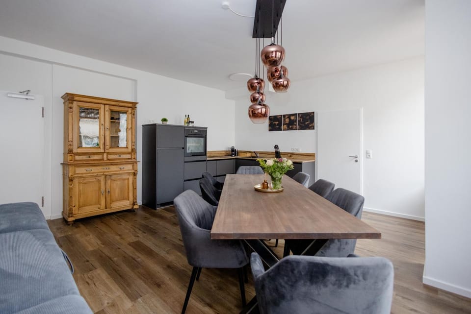 Dining area, kitchen