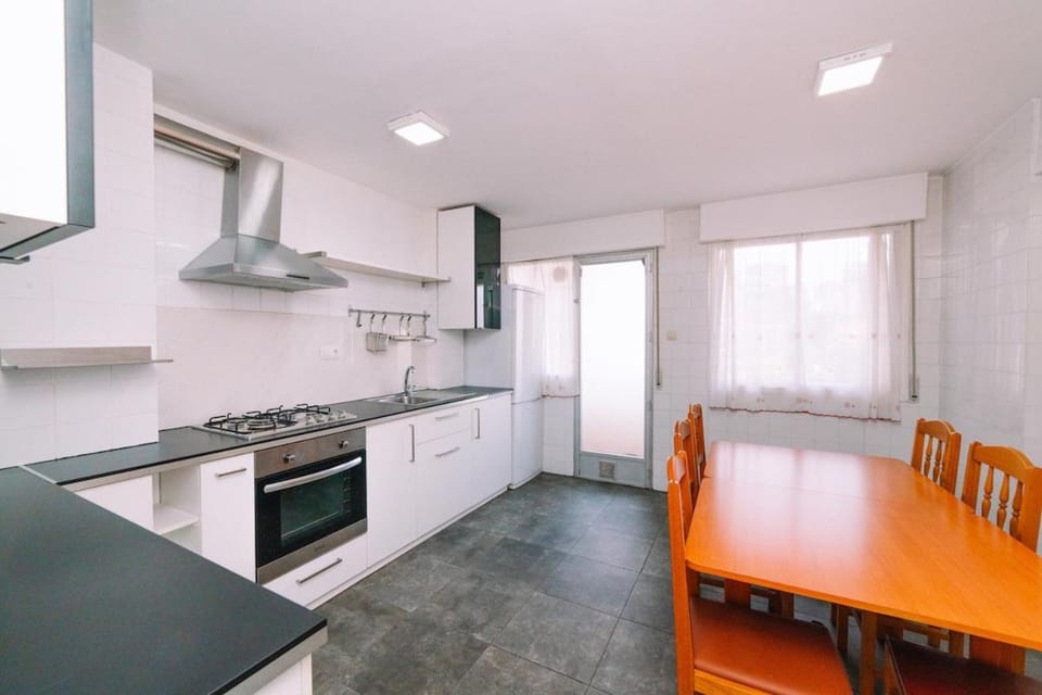 Luz y Espacio en Balaídos by CABANA Rentals Apartment in Vigo