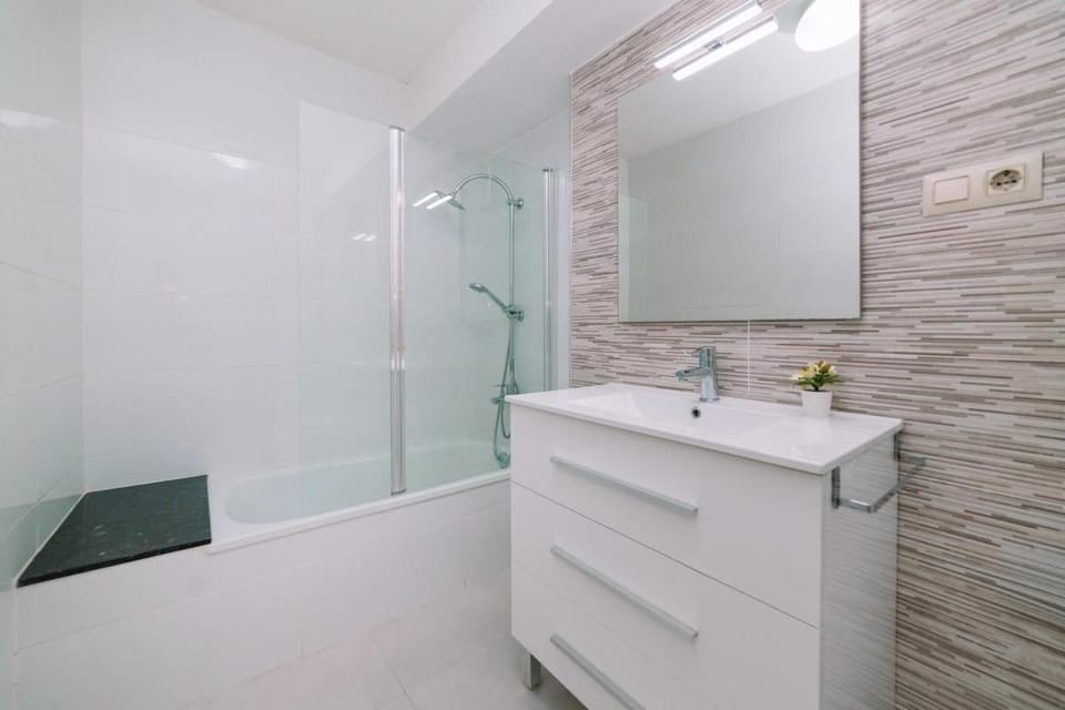 Luz y Espacio en Balaídos by CABANA Rentals Apartment in Vigo