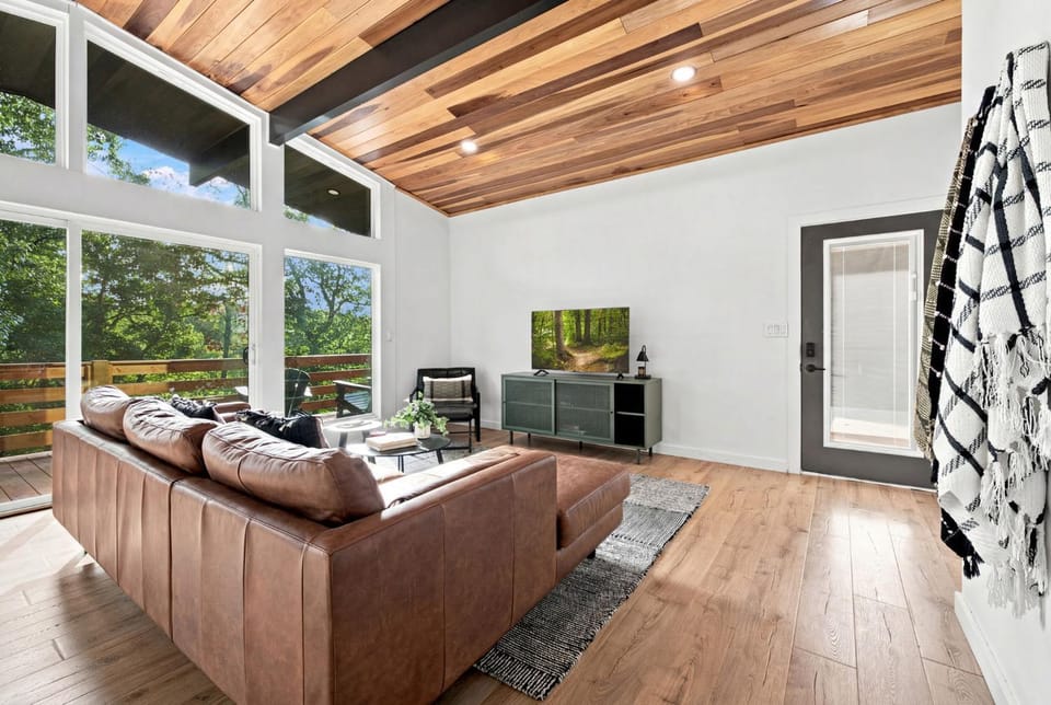 Treetop Retreat-MTB Oasis-1mi to Tunnel Vision House in Bella Vista